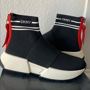 DKNY MARINI SLIP ON SNEAKERS